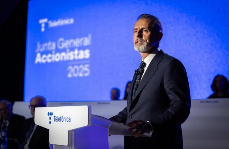Telefónica sufre su mayor caída en Bolsa del año, del 4,8%, ante una posible ampliación de capital