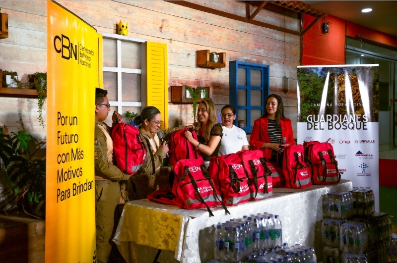 CBN entrega botiquines con más de 4.000 medicamentos a bomberos voluntarios 