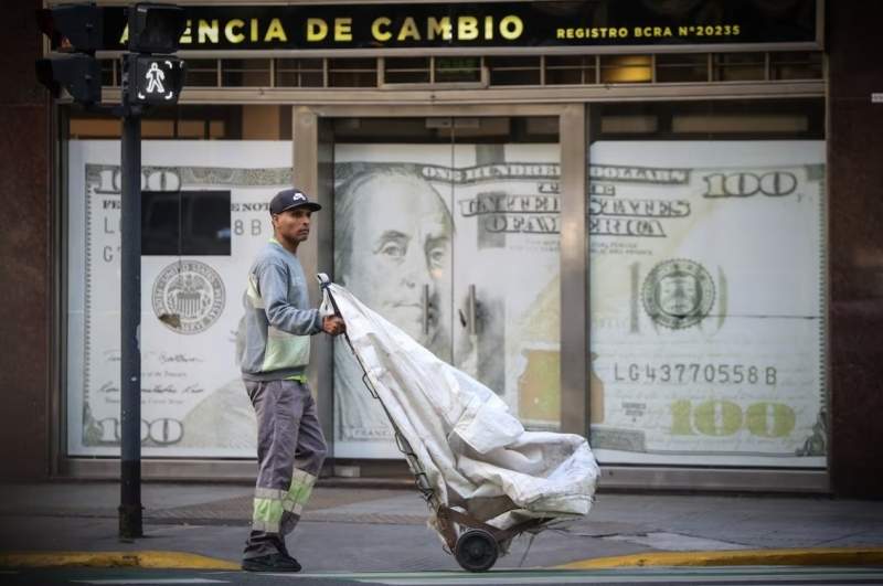 La caída del dólar frente al euro agrava el efecto de los aranceles en las exportaciones