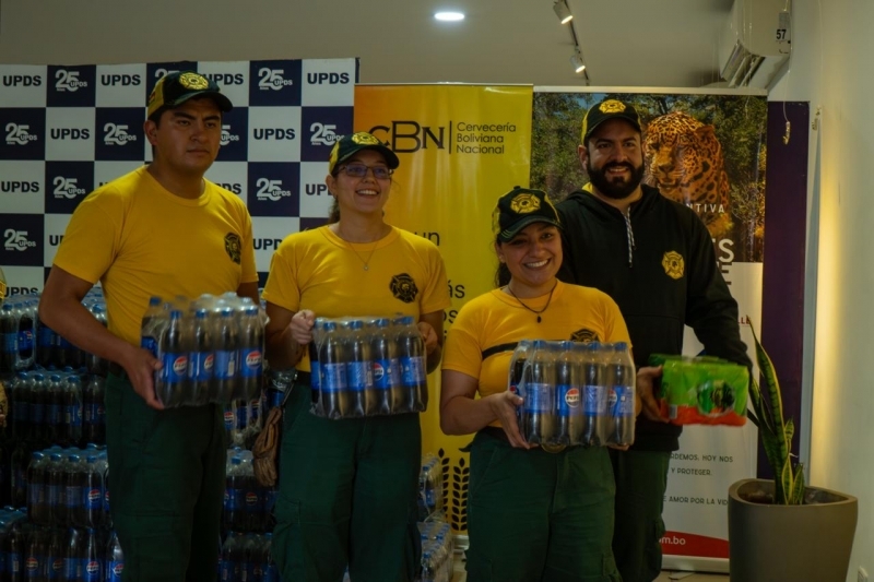 CBN realiza una nueva donación de bebidas a los bomberos 